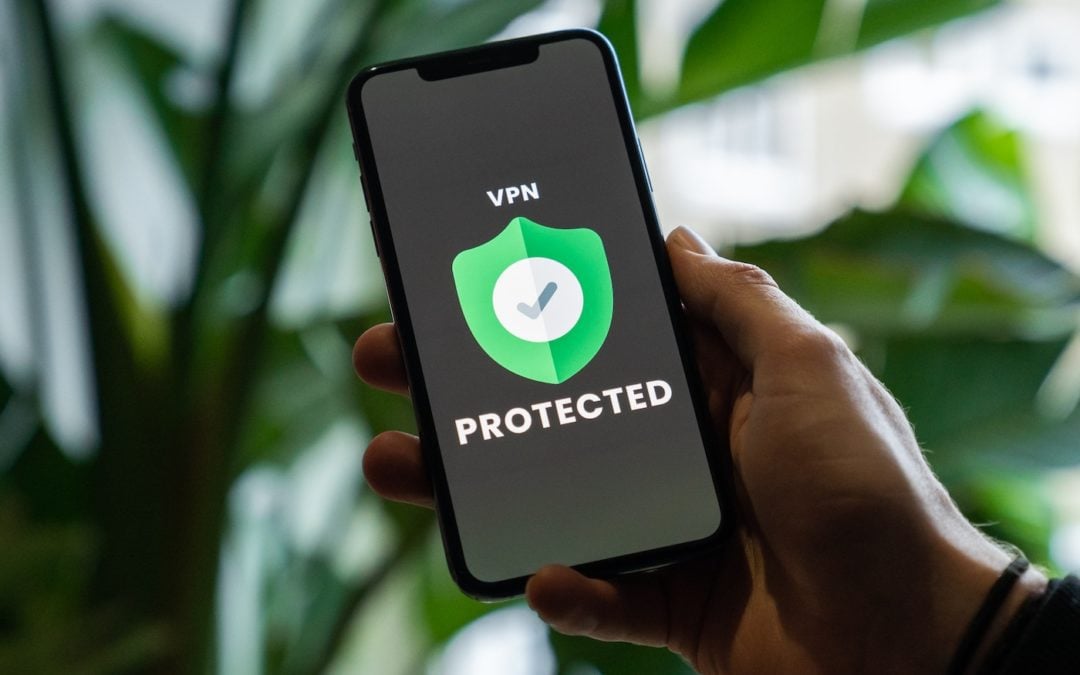 VPN tarjoaa suojaa julkisessa verkossa.